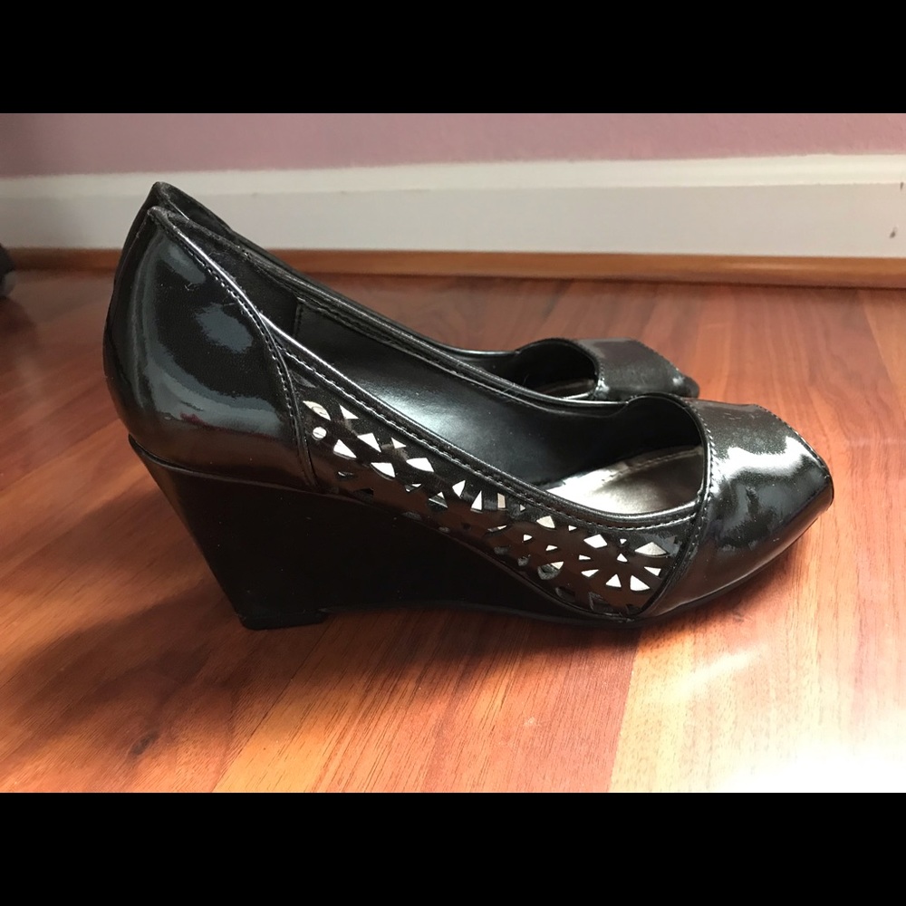 Black wedge